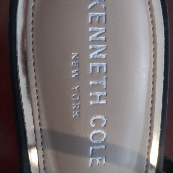 Kenneth Cole New York. woman riley 70 strappy barely there dress sandals - Picture 9 of 11